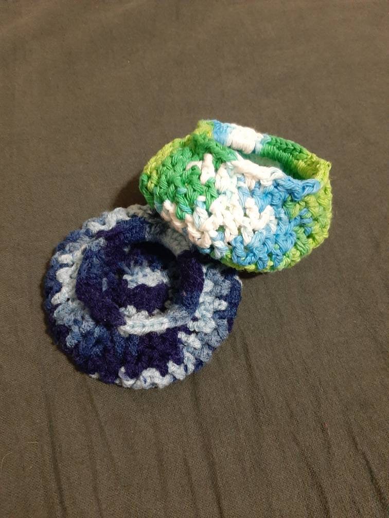 Customizable crochet bun cover