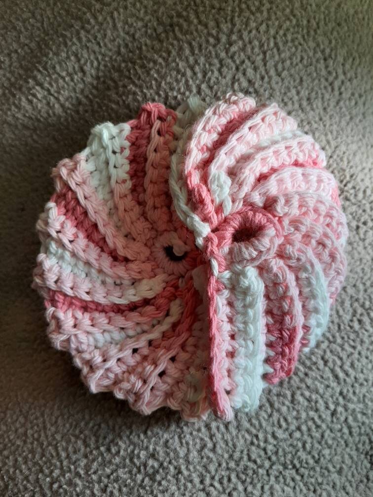 Customizable nautilus/fan face scrubby, cotton